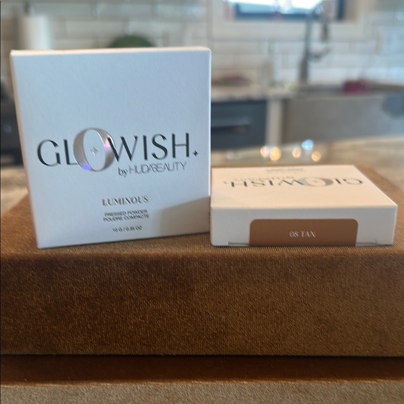 NIB•GloWish by Huda Beauty Luminous Pressed Powder Tan 08 - Picture 1 of 3